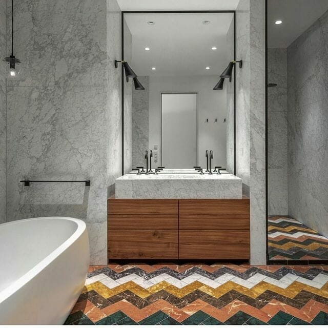 Coloured bathroom and Neutral Walls By Lien Tran Interior Design